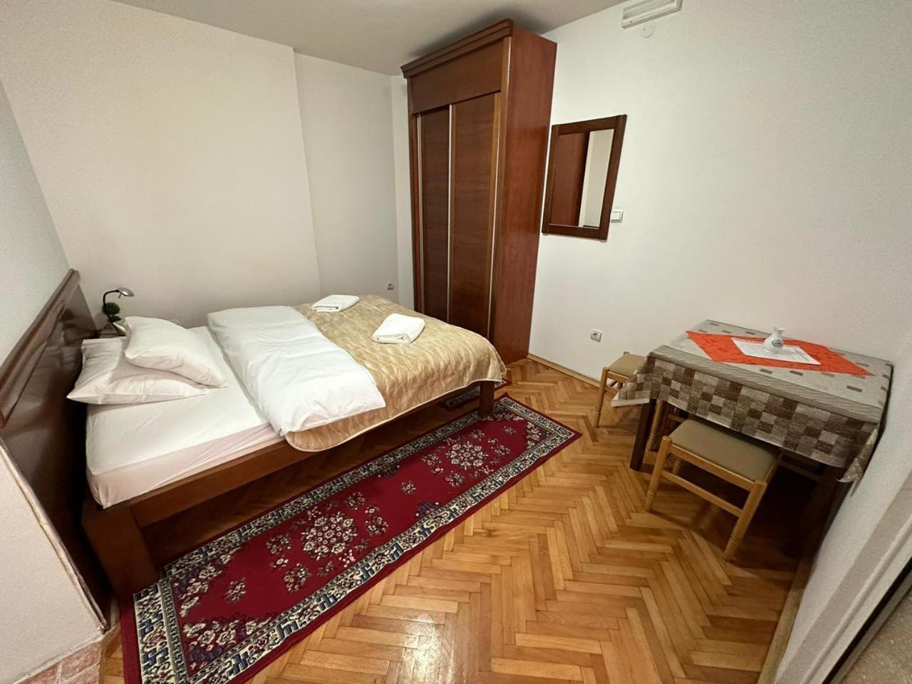 Apartment App4 *