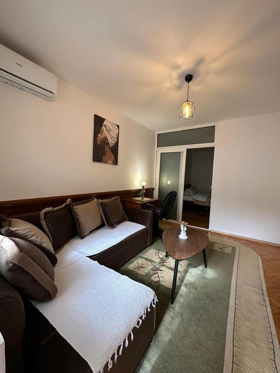 Apartment App4