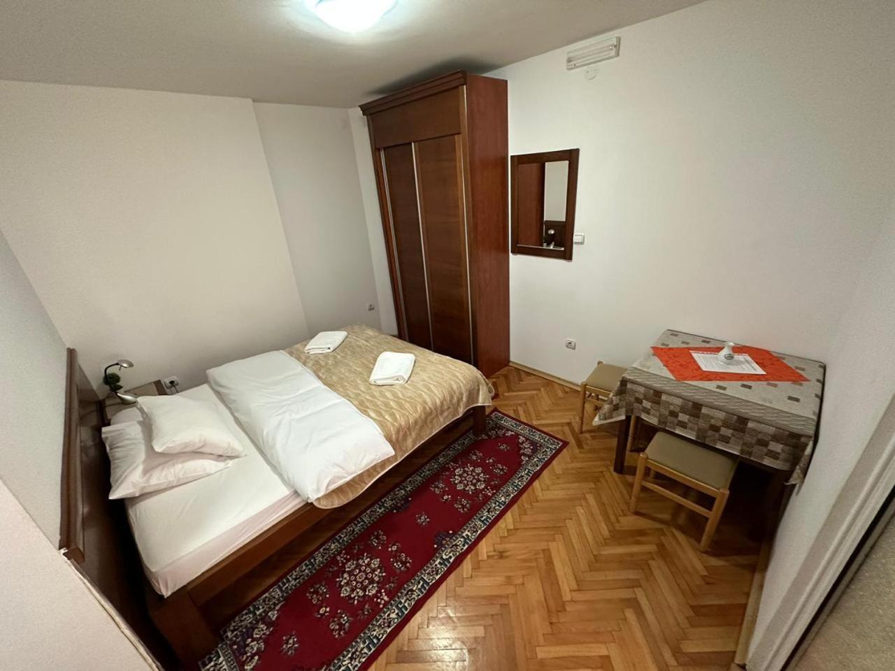 Apartment App4 *