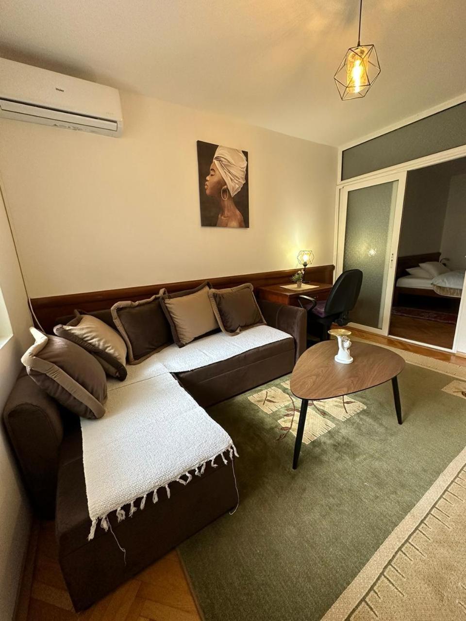 Apartment App4 *