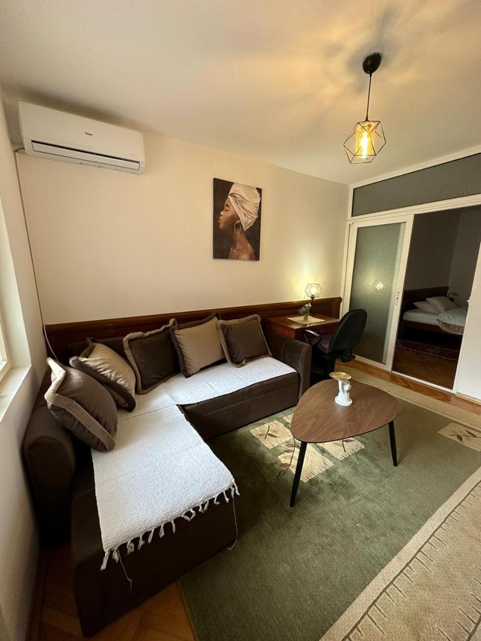 App4 Apartment