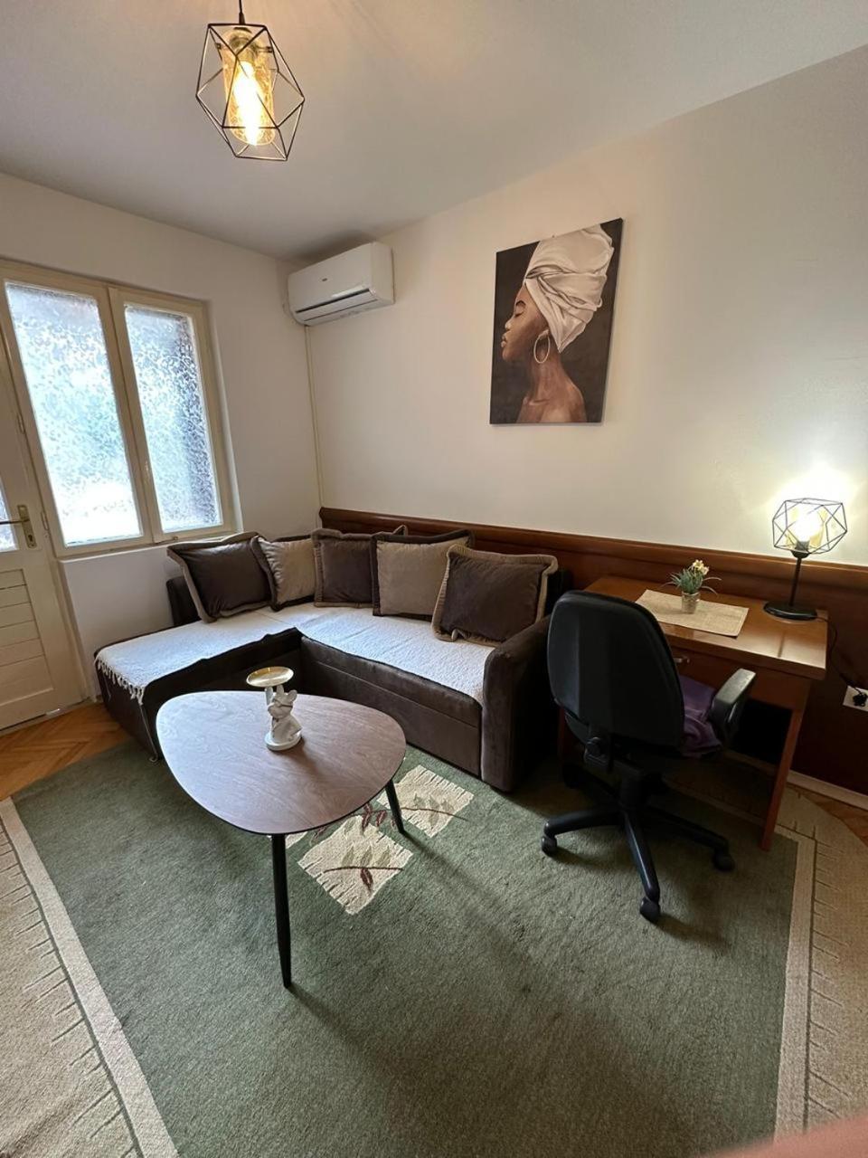 App4 Apartment